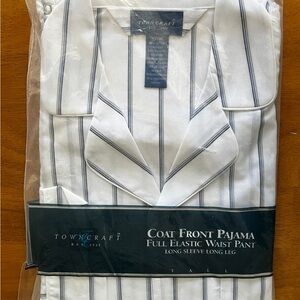 Men’s coat front pajama by Towncraft. MT size. Long sleeve long leg. NIP.